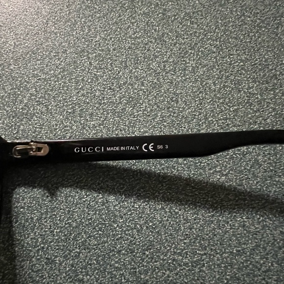 Preloved Gucci Aviator Sunglasses, no scratches, missing logo on top of … - Picture 7 of 8